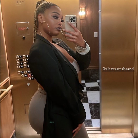 Meet your Posher, Starlotta - Picture 4 of 6